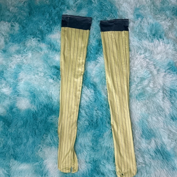 Mitsuri Kanroji Cosplay Wig & Socks - Picture 2 of 2